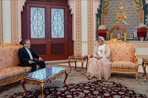 دیدار عراقچی با پادشاه عمان در مسقط