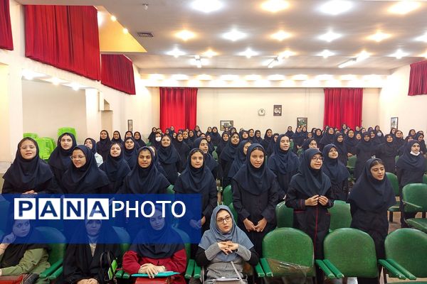 افتتاحیه مسابقات درس‌هایی از قرآن در دبیرستان راضیه شکرایی ناحیه دو شهرری 