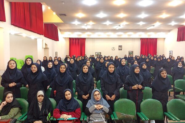 افتتاحیه مسابقات درس‌هایی از قرآن در دبیرستان راضیه شکرایی ناحیه دو شهرری 