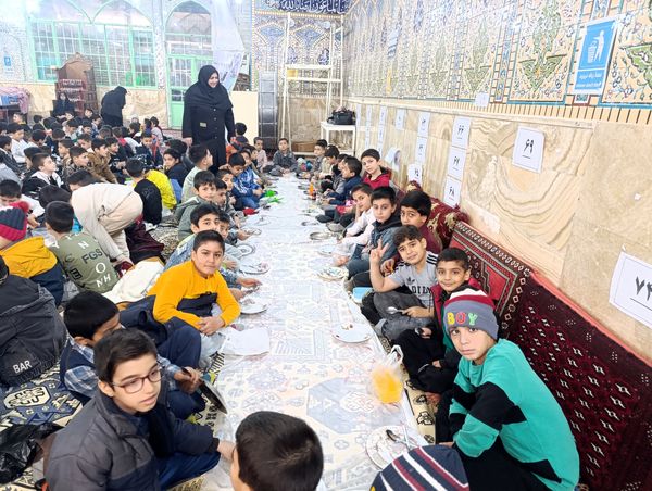 مسجد حسین‌بن‌علی (ع) میزبان لبخند دانش‌آموزان در جشن میلاد دو امام