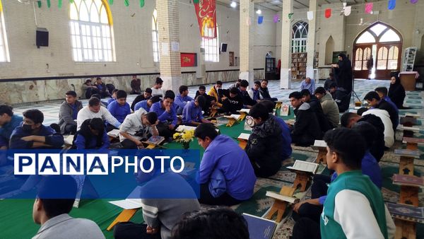 محفل انس قرآن به مناسبت نیمه شعبان و دهه فجر در مسجد جامع حاجی‌آباد 