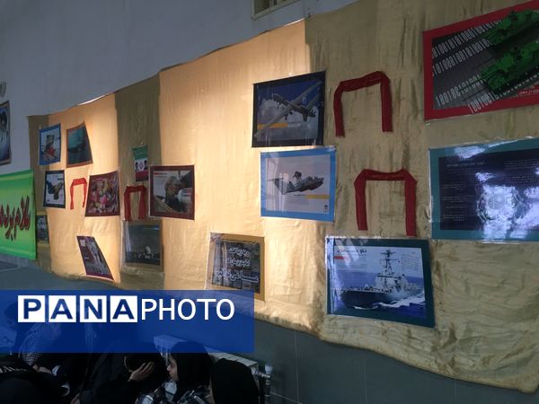 نمایشگاه آمادگی دفاعی و یادآوره ی دستاوردهای انقلاب سلامی در مدرسه حضرت زینب  شهر کندر 