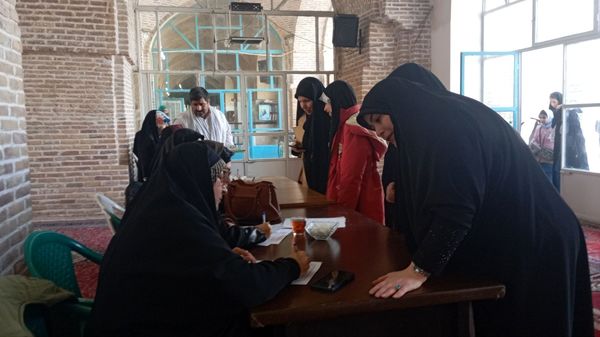 میز خدمت در نماز جمعه هفتۀ اول بهمن ماه