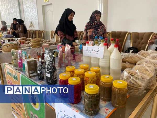 نمایشگاه صنایع دستی در کوهسرخ