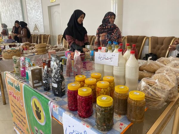 نمایشگاه صنایع دستی در کوهسرخ