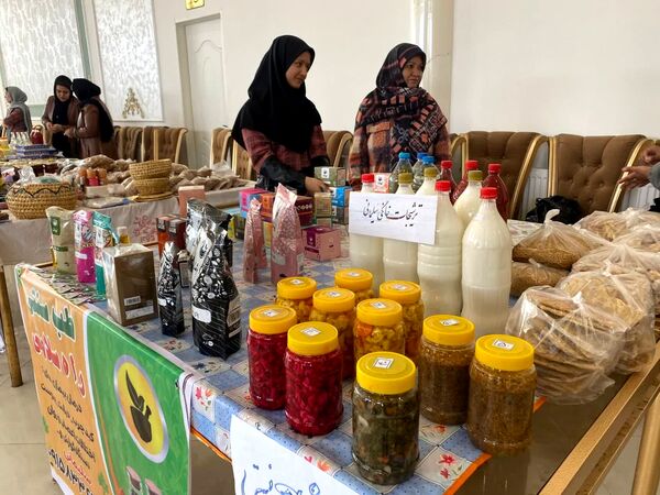 نمایشگاه صنایع دستی در کوهسرخ