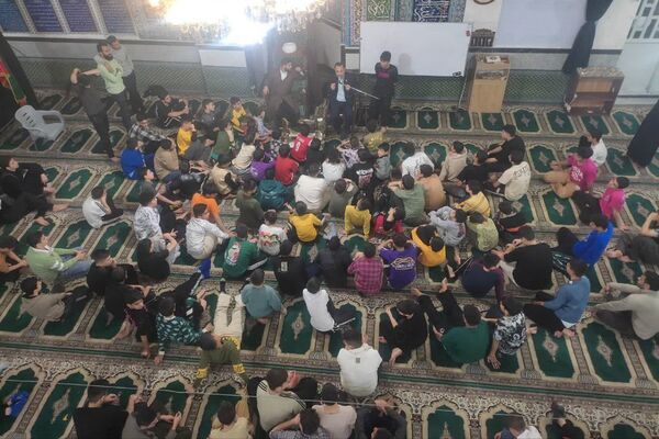 اعتکاف دانش آموزی در مسجد حضرت ابوالفضل قیامدشت