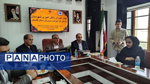  شورای دانش‌آموزی پل ارتباطی مؤثر میان دانش‌آموزان و مدیران