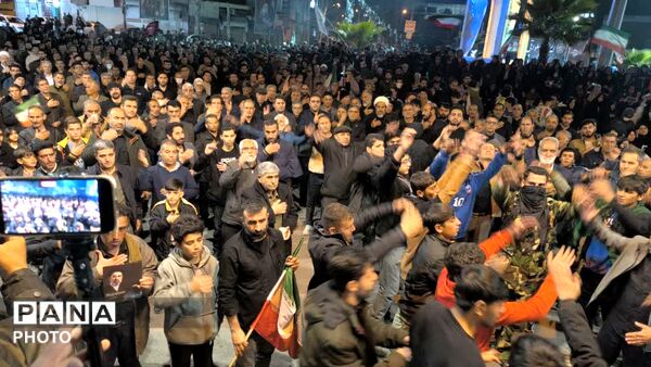 شهرستان کوهدشت هر شب خیابان هایش از مردم غیورش پر می شود