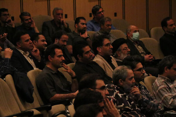 همایش ادبی هنری «مزد خدمت» در قم