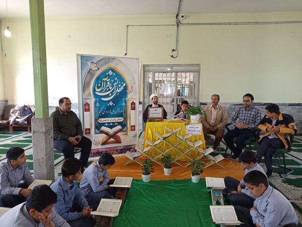 محفل انس با قرآن کریم در مدرسه برادران ابراهیمی‌نیا