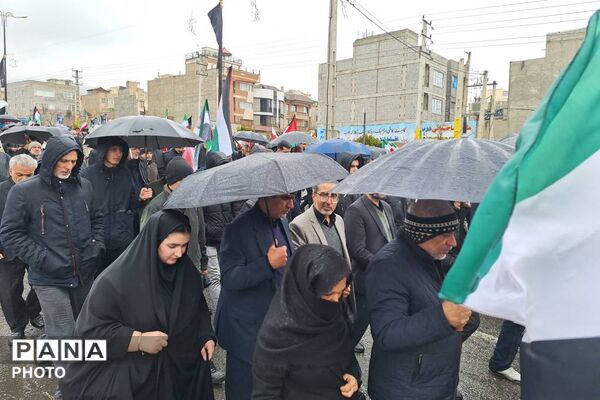 جلوه ای از حضور مردم پردیس در راهپیمایی استکبارستیزی روز قدس