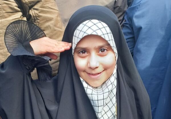 حضور پرشور دانش آموزان دبستان تربیت در راهپیمایی ۲۲ بهمن