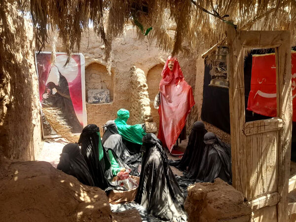 نمایشگاه غنچه‌های خونین در روستای باقرآباد