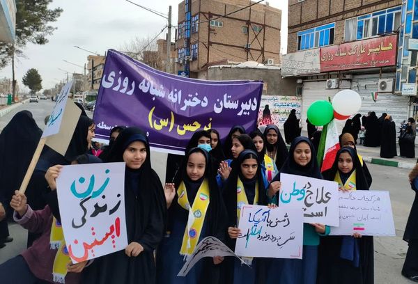  مشقِ اقتدارِ دخترانِ سرخسی در مطلعِ فجرِ ۴۷