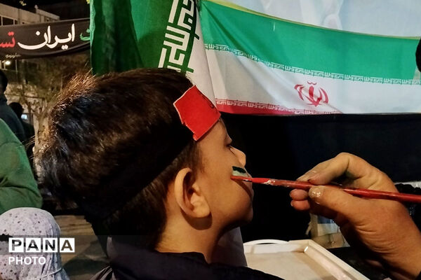 جلوه ای از حضور کودکان در دل میدان