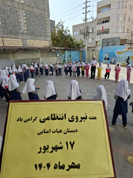 بازدید ماموران نیروی انتظامی در مدرسه 17شهریور بجنورد