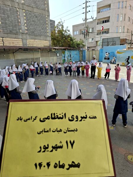 بازدید ماموران نیروی انتظامی در مدرسه 17شهریور بجنورد