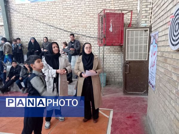 مسابقات دارت در دبستان پسرانه غدیر شهرستان شیروان