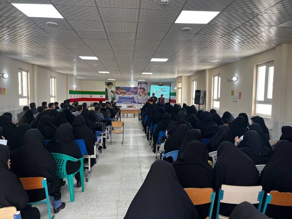نشست بصیرتی فرهنگیان منطقه نوخندان با سخنرانی فرمانده سپاه درگز 