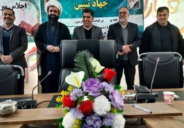 اجلاس نماز در دبیرستان شبانه‌روزی قلم‌چی اشترینان با حضور مسئولان برگزار شد