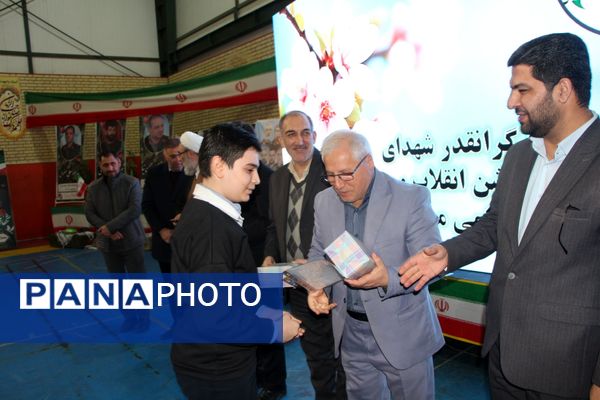 یادواره شهدای جنگ تحمیلی ۱۲ روزه در دبیرستان شاهد سالارشهیدان(ع)