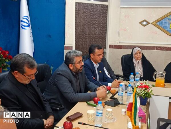 تجلیل از معلمان نمونه شهرستان قدس با حضور فرماندار و خانواده معظم شهدا