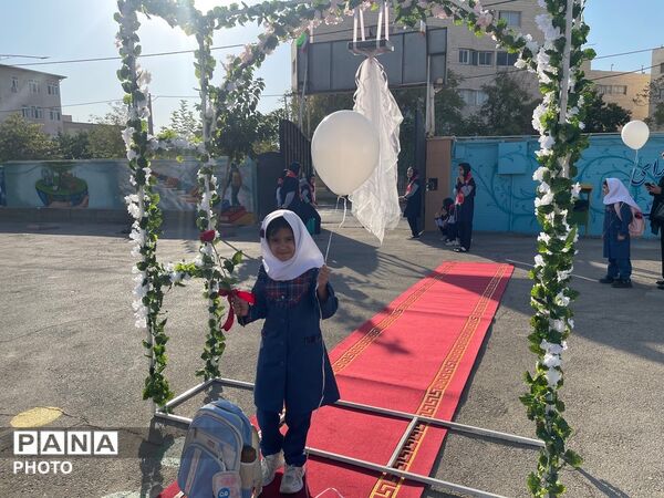 شروع پر شور مسیر علم، لحظات شیرین شکوفایی دانش آموزان ابتدایی ناحیه ۷ مشهد