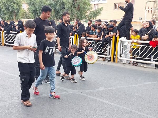 استقبال عزاداران حسینی از کاروان نمادین اسرای کربلا در قم