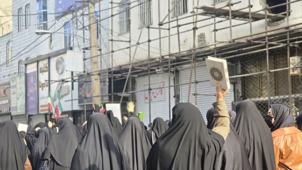 مردم نظرآباد، به فرمان رهبر انقلاب لبیک گفتند
