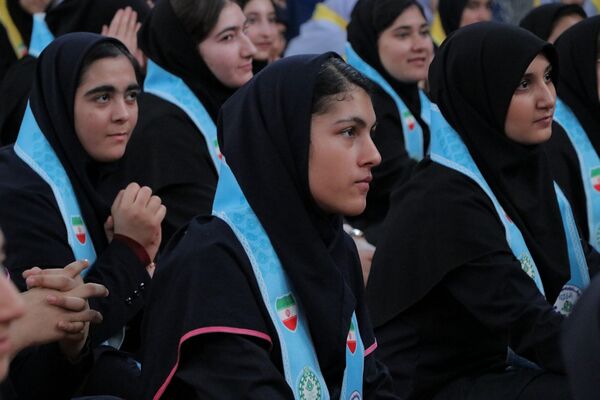 بهارستان دو صحنه همفکری، همدلی و همکاری پیشتازان در همایش یاوران انقلاب