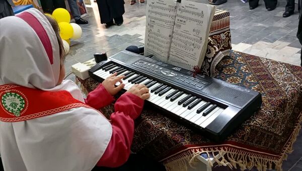 آیین جشن عاطفه ها در مدارس منطقه ۱۰