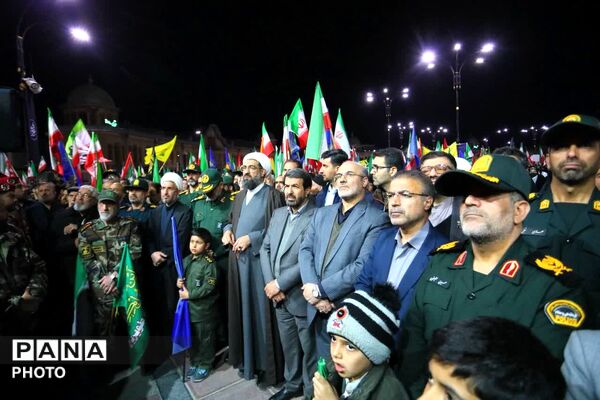 مسئولان در میدان عمل همواره در کنار مردم هستند