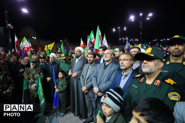 مسئولان در میدان عمل همواره در کنار مردم هستند