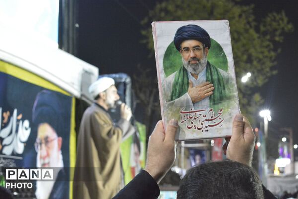 تجمع مردم انقلابی اسلامشهر زیر بارانِ اشک و غیرت 
