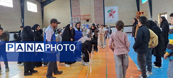 مسابقات طناب‌کشی و دارت در سالن زینبه شهرستان شیروان