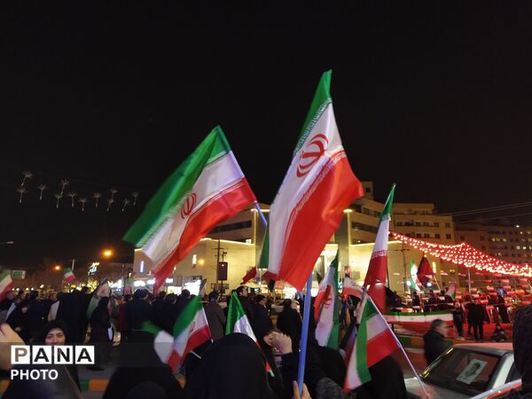 حضور پر صلابت مردم مشهد در راهپیمایی عزاداری 