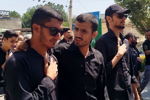 کاروان عزاداران ۲۸ صفر، لردگان را سیاه‌پوش کرد