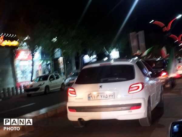 رژه خودرویی شبانه  در شهرستان کاشمر