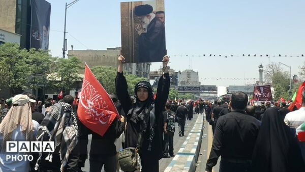 تهران در قاب بدرقه؛ روایت دانش‌آموزان از وداعی که در تاریخ ماند