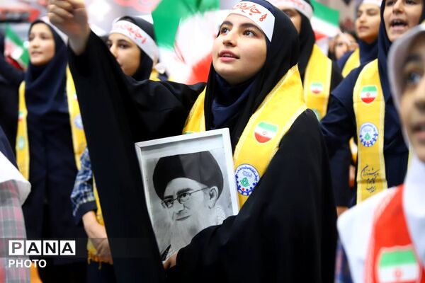 همایش سوگواری ۱۵۰۰ نفری دانش‌آموزی «باید برخاست» در آذربایجان شرقی