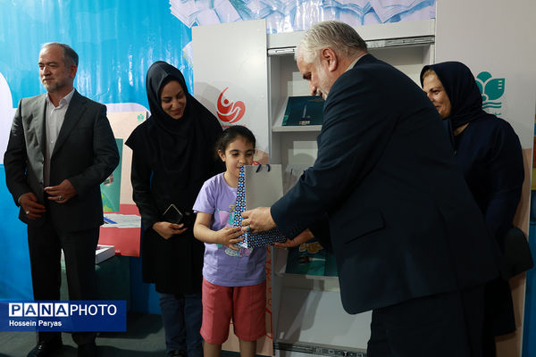 رونمایی از کتاب «مهدا در مدار لئو» در سی‌وششمین نمایشگاه بین‌المللی کتاب تهران