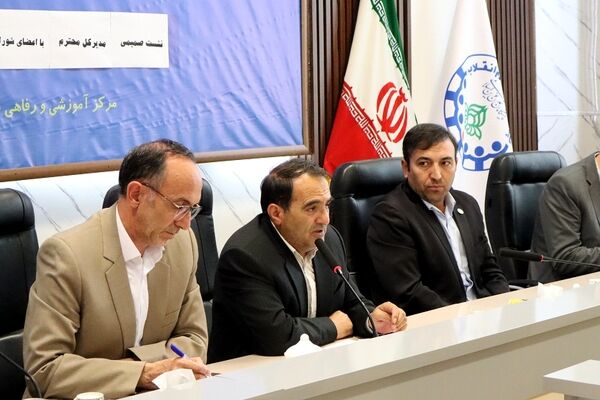 نشست صمیمی اعضای تشکل های دانش آموزی با مدیرکل آموزش وپرورش استان اردبیل