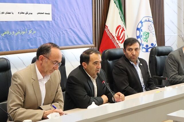 نشست صمیمی اعضای تشکل های دانش آموزی با مدیرکل آموزش وپرورش استان اردبیل