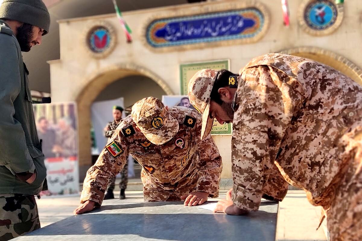 مراسم عزاداری حضرت ام‌البنین(س) همراه با تجلیل از خانواده‌های شهدا در رباط‌کریم