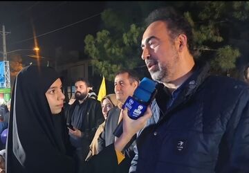 فرهنگیان و دانش‌آموزان حضور در تجمعات را ادای وظیفه می‌دانند