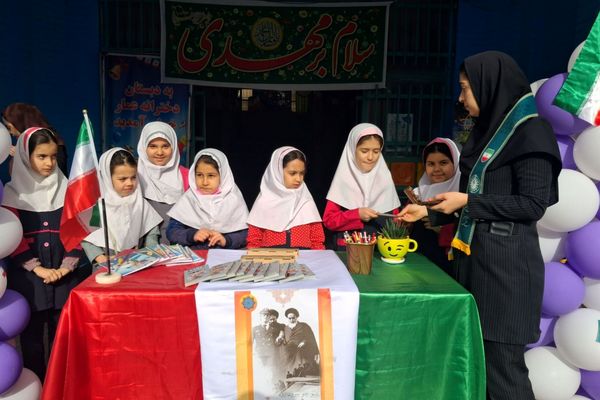  آیین گرامیداشت انقلاب اسلامی در مدارس رباط‌کریم