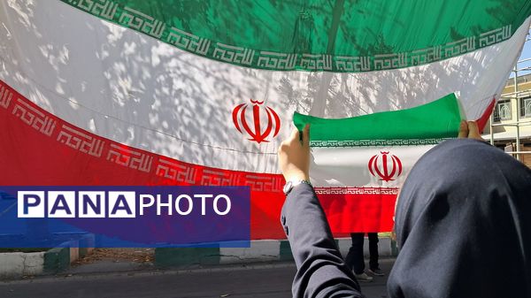 مشت هایی از نماد استواری و شجاعت 