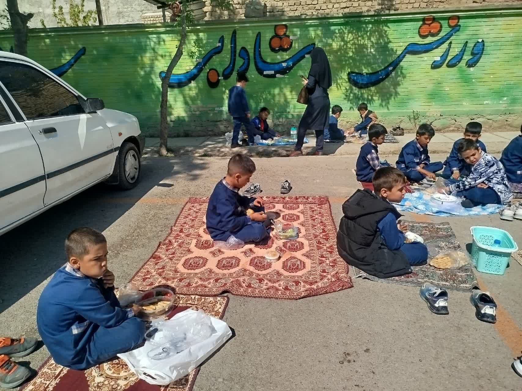 صبحانه سلامت در مدرسه پسرانه مبین شیروان