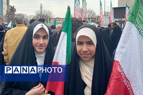 حضور اقشار مختلف مردم شهرری در راهپیمایی ۲۲ بهمن